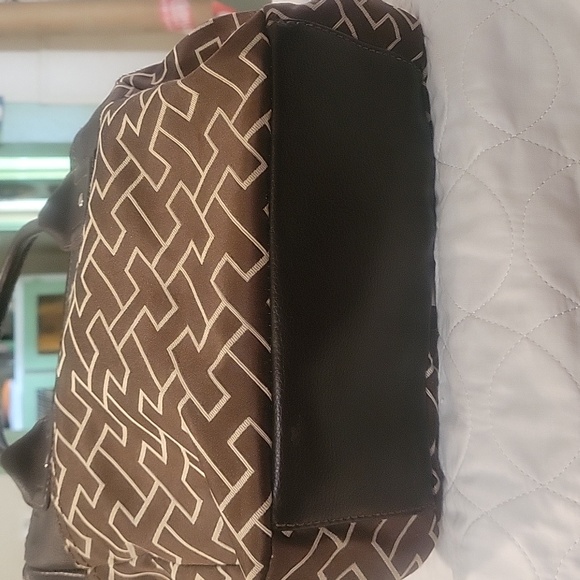 Tommy Hilfiger purse tote bag. Tan and brown. Pockets. Nice shoulder bag - Picture 6 of 7